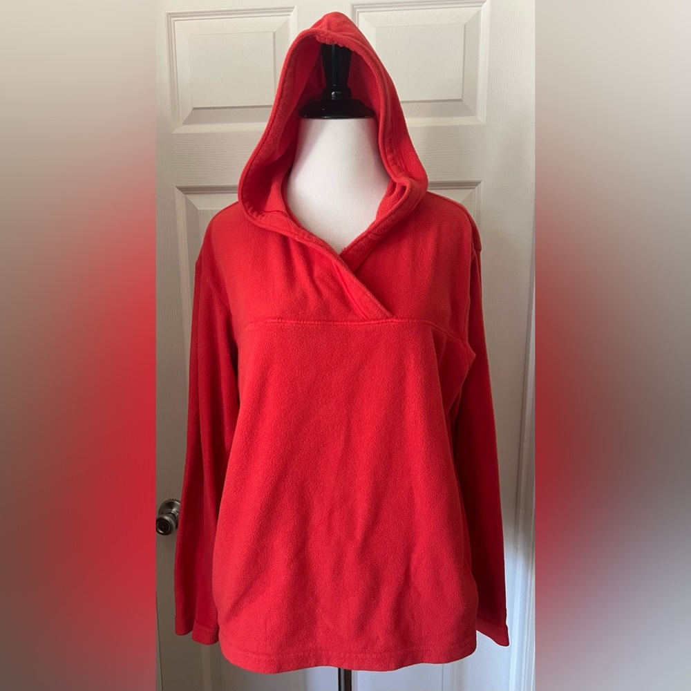 Rare Patagonia tomato red fleece women’s hoodie with kangaroo pouch front pocket